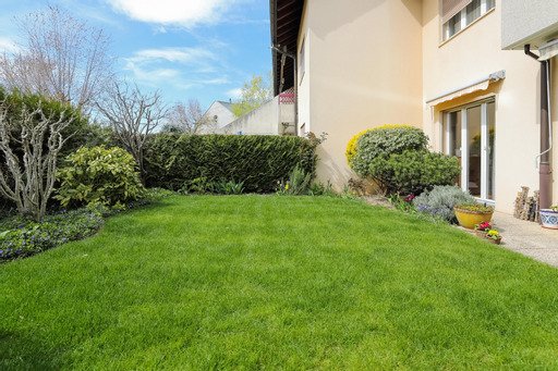 Appartement traversant avec terrasses et jardin