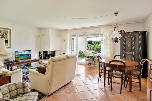 Appartement traversant avec terrasses et jardin