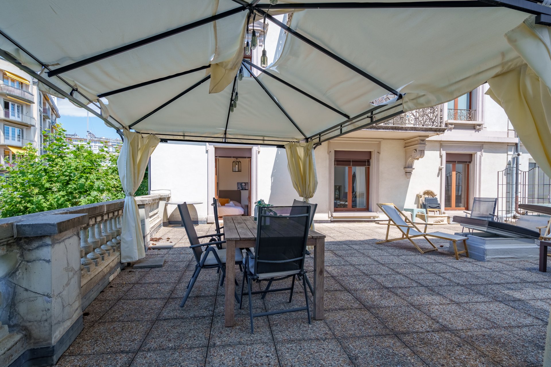 LAUSANNE - sous gare - coup de coeur 