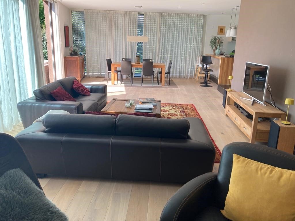 Contemporaine et vaste villa individuelle 