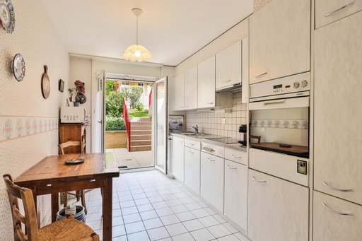 Appartement traversant avec terrasses et jardin