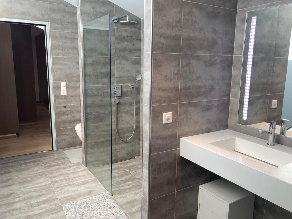 Contemporaine et vaste villa individuelle 